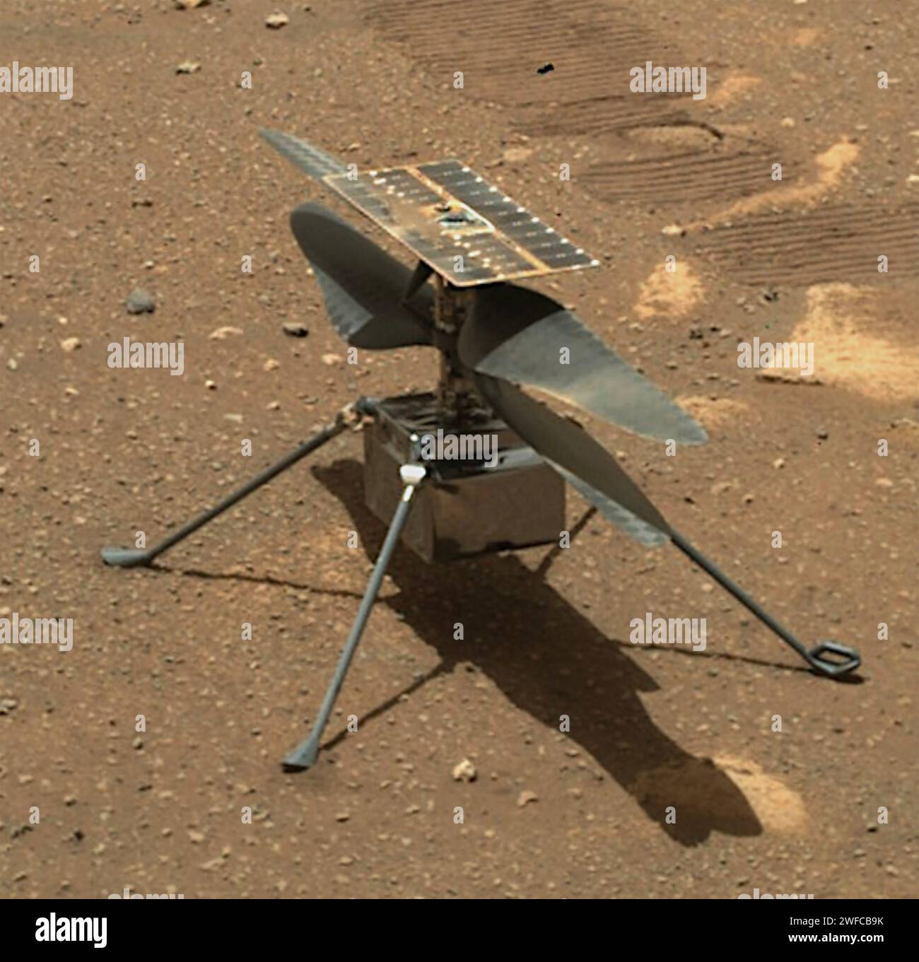 INGENUITY Autonomous NASA elicottero al Wright Brothers Field il 6 aprile 2021 tre giorni dopo essere stato schierato su Marte. Foto: NASA Foto Stock