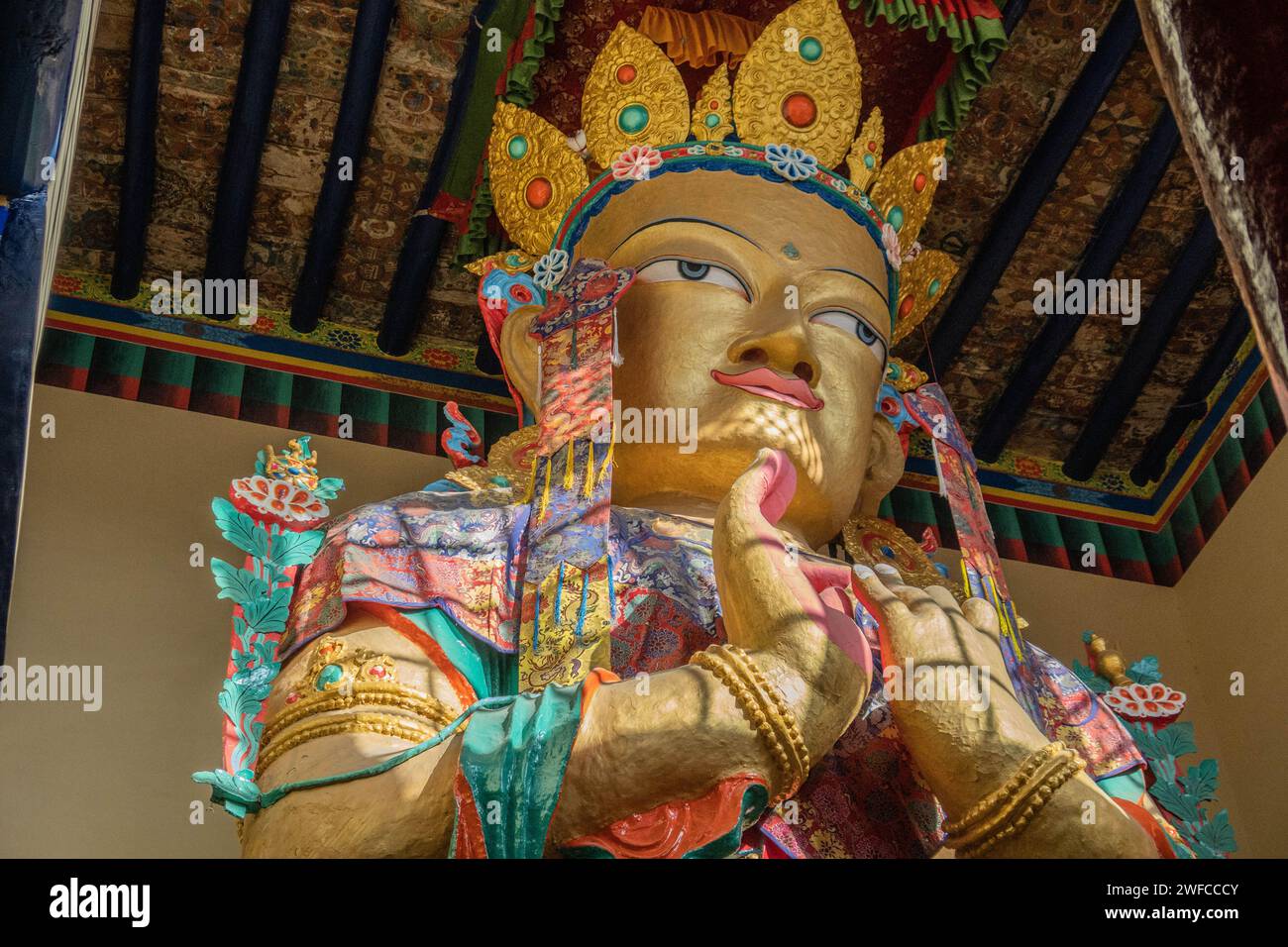 Statua del Buddha Maitreya nel Namgyal Tsemo Gompa, Leh, Ladakh, India Foto Stock