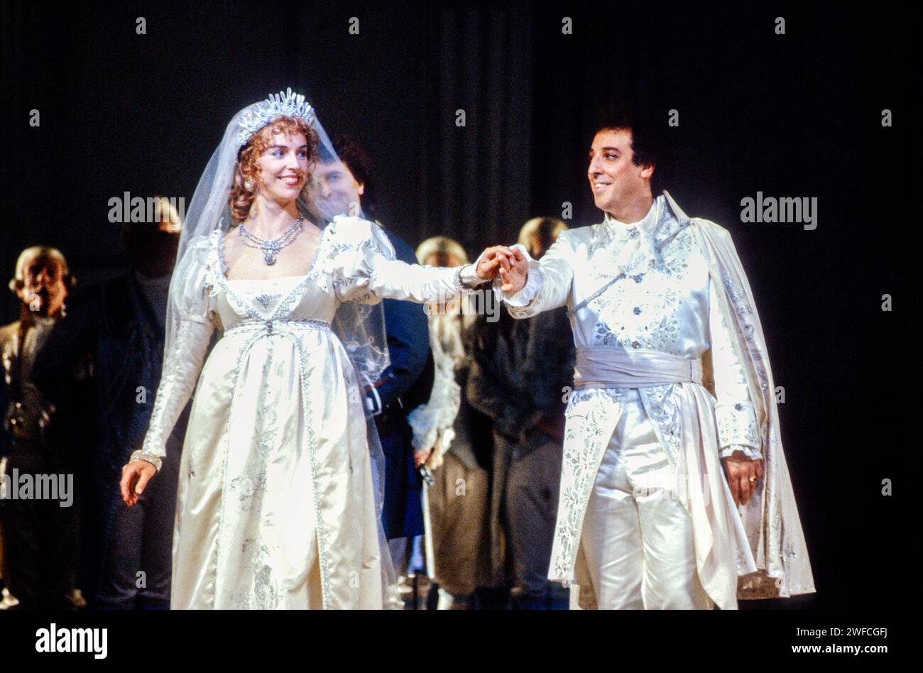 Anne Sofie von Otter (Angelina), Raul Gimenez (Don Ramiro) in LA CENERENTOLA alla Royal Opera, Covent Garden, Londra WC2 28/06/1991 musica: Gioachino Rossini libretto: Jacopo Ferretti direttore: Carlo Rizzi design: Mauro pagano illuminazione: Hans Toelstede direttore: Michael Hampe Foto Stock