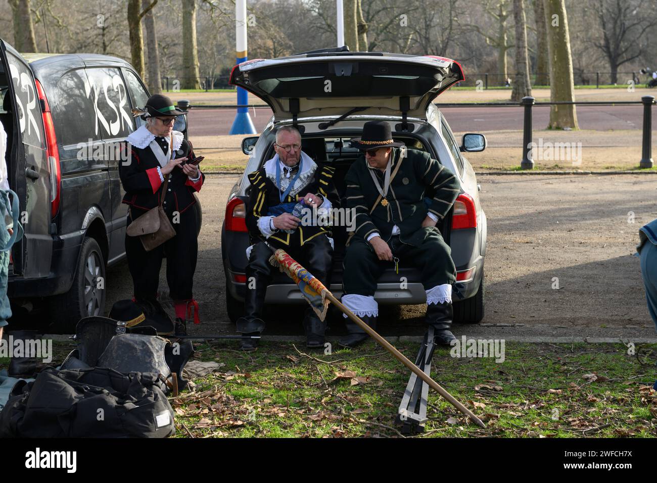 Alla fine della loro commemorazione per l'esecuzione di re Carlo i il 30 gennaio 1649, membri dell'esercito del re della società inglese della guerra civile, il Foto Stock