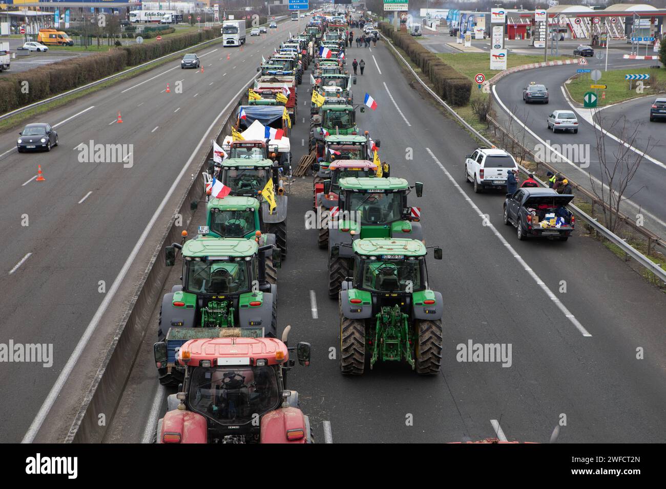 Villabe, Francia, 30 gennaio 2024, secondo giorno del blocco dell'autostrada A6, crédit : Francois Loock/Alamy Live News Foto Stock