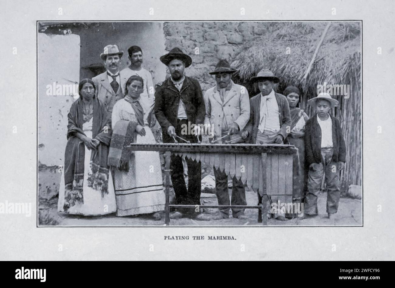 GIOCANDO AL MARIMBA GUATEMALA 1909 Foto Stock