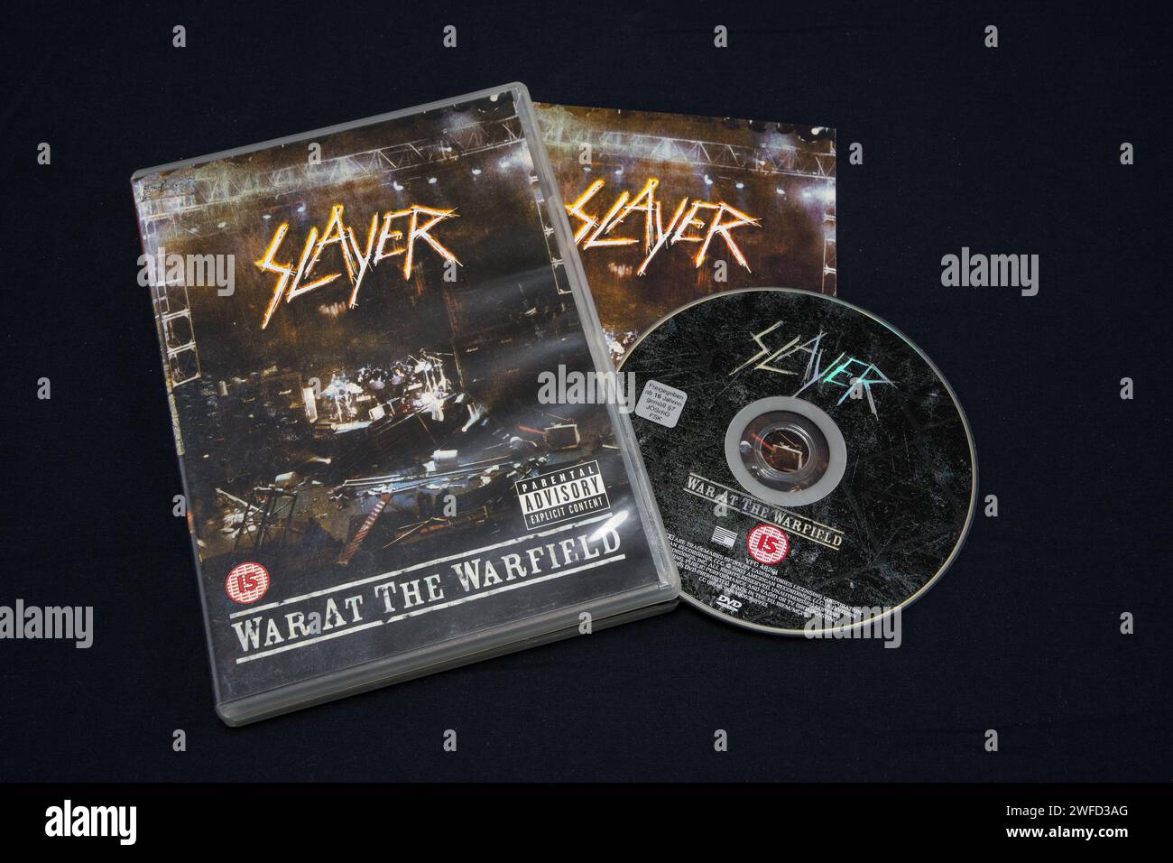 Slayer - War at the Warfield DVD su una superficie scura. Lahti, Finlandia. 30 dicembre 2023. Foto Stock