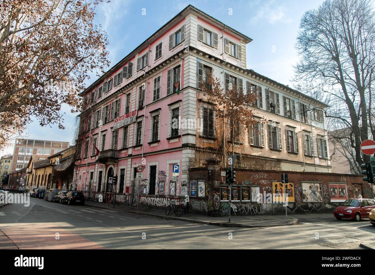 Torino, Italia. 30 gennaio 2024. Foto Marco Alpozzi/LaPresse 30 gennaio 2024 - Torino, Italia - cronaca - Centro sociale Askatasuna, il comune di Torino prova a far partire un percorso partecipato di regolarizzazione per il centro sociale di corso Regina 30 gennaio 2024 Torino, Italia - news - Askatasuna centri sociali autogestiti, il municipio di Torino cerca di regolarizzare il per il centro sociale di corso Regina credito: la Presse/Alamy Live News Foto Stock