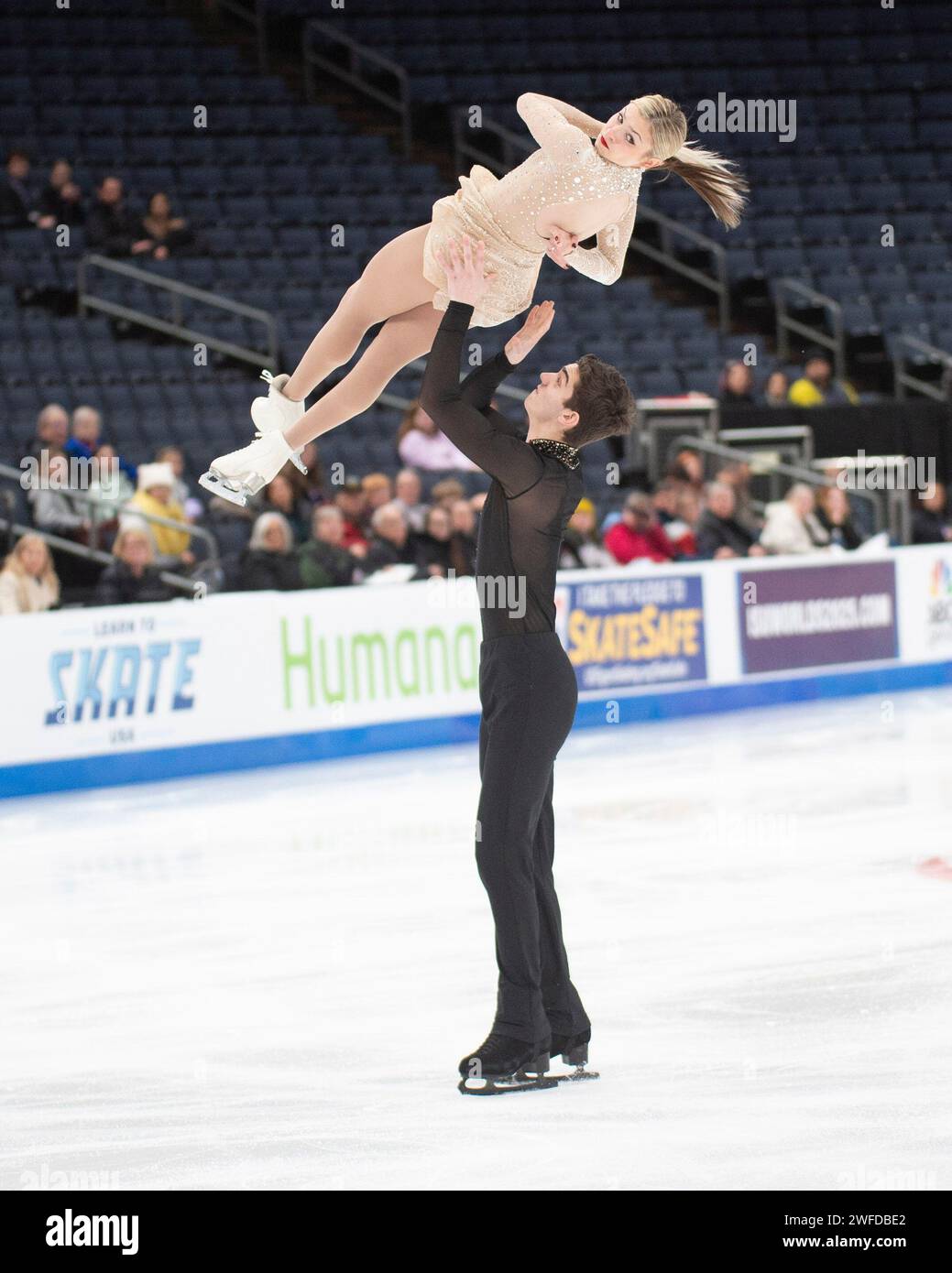 Columbus, Ohio, Stati Uniti. 24 gennaio 2024. Ashley Fletcher e Aaron Felberbaum pattinano nel programma Pairs Free Skate agli US Figure Skating Championships. Crediti: Brent Clark/Alamy Live News Foto Stock Columbus, Ohio, Stati Uniti. 24 gennaio 2024. Ashley Fletcher e Aaron Felberbaum pattinano nel programma Pairs Free Skate agli US Figure Skating Championships. Crediti: Brent Clark/Alamy Live News Foto Stock