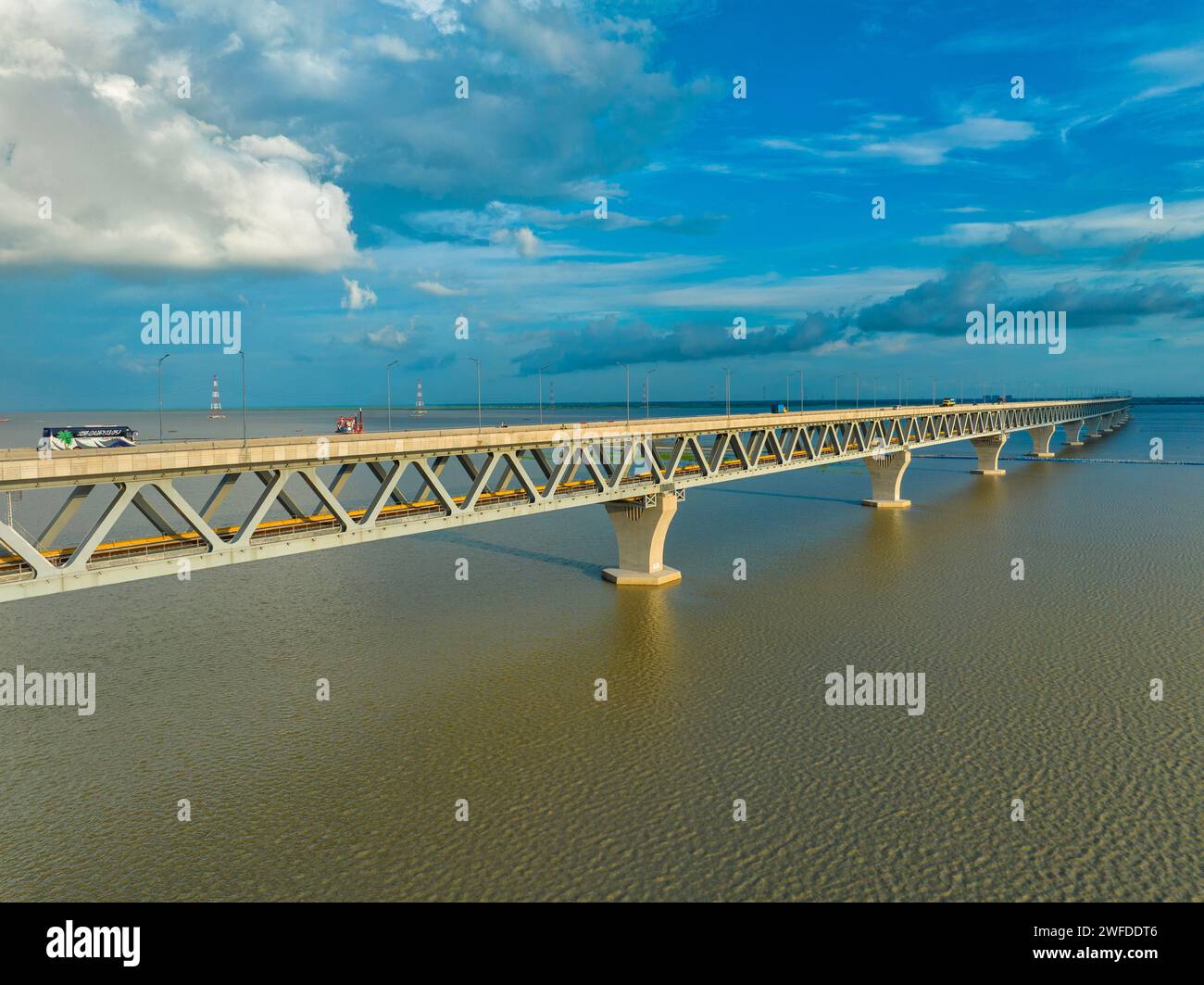 Vista aerea del ponte di Padma, sul fiume padma, Mawa, Munsiganj, Dacca, Bangladesh. Foto Stock