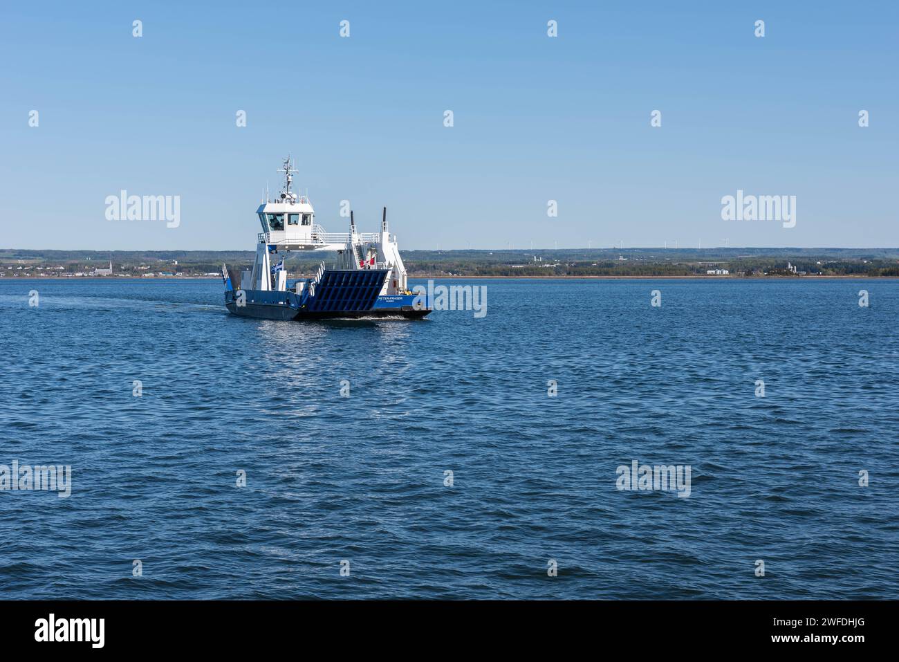 Il traghetto Peter Fraser della « Societe des traversiers du Quebec » attraversa il fiume San Lorenzo fino all'Isle-verte. Foto Stock