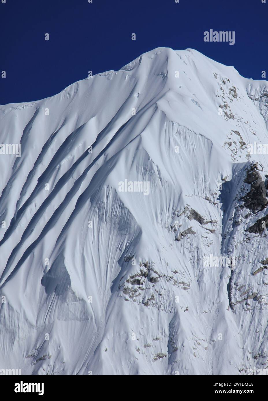 Splendida montagna innevata nei pressi del Monte Everest, Nepal. Foto Stock