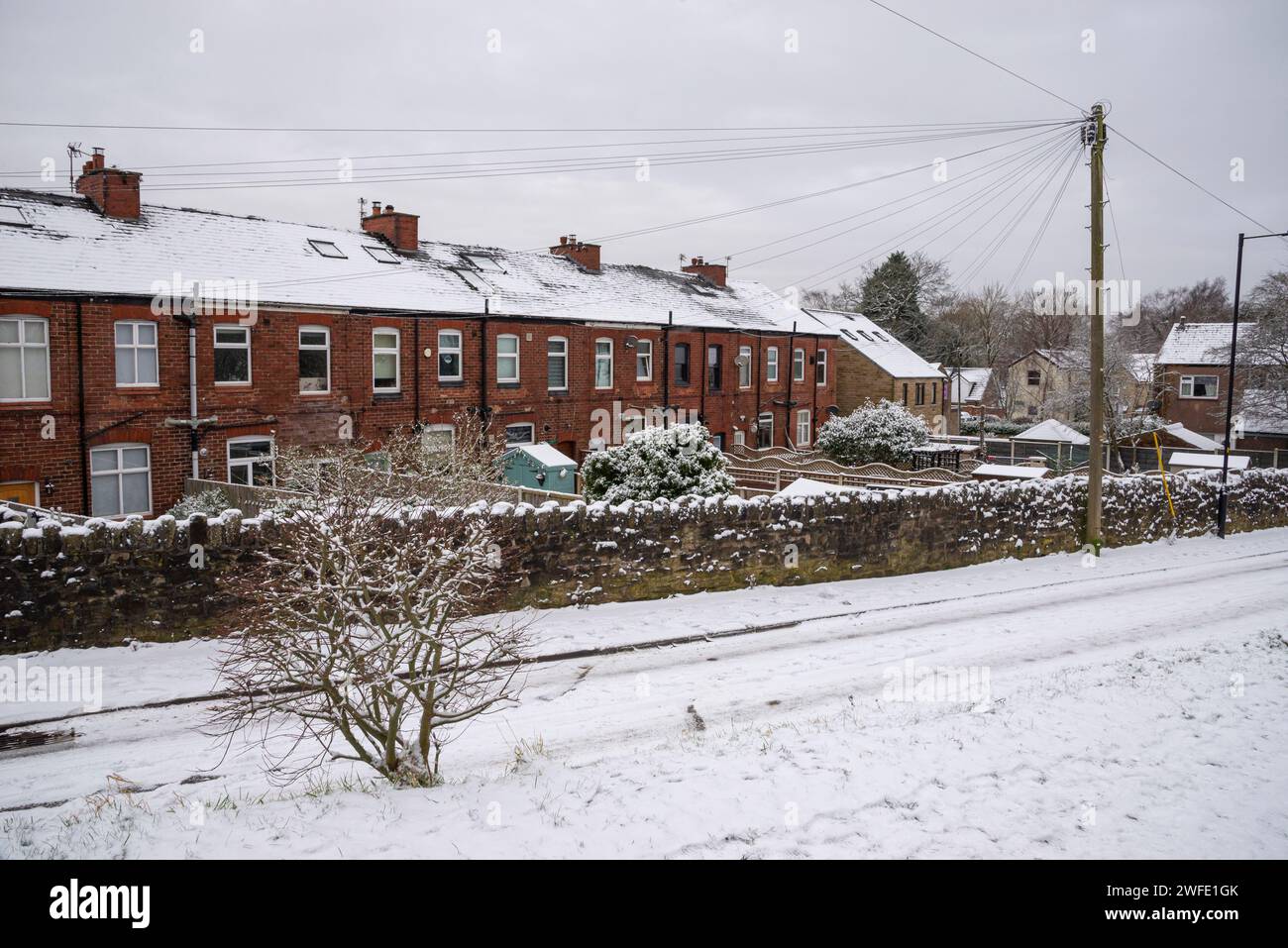 Una fredda mattinata invernale nella città di Marple, Stockport, Greater Manchester, Inghilterra. Foto Stock