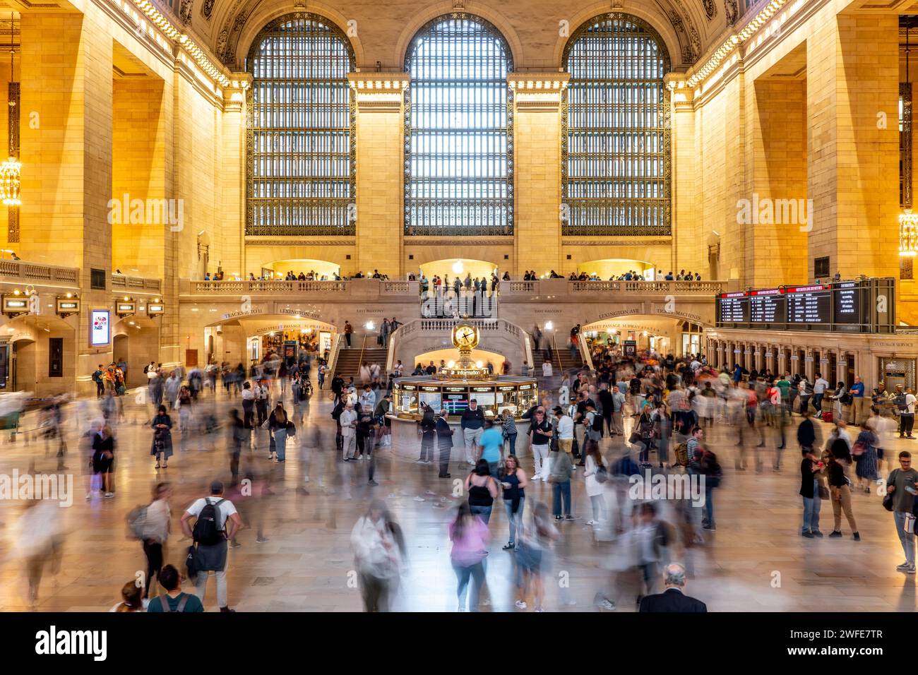 GRAND CENTRAL TERMINAL STATION, NEW YORK, USA - 15 SETTEMBRE 2023. Paesaggio dell'interno della sala principale dell'atrio della Grand Central Station con Foto Stock