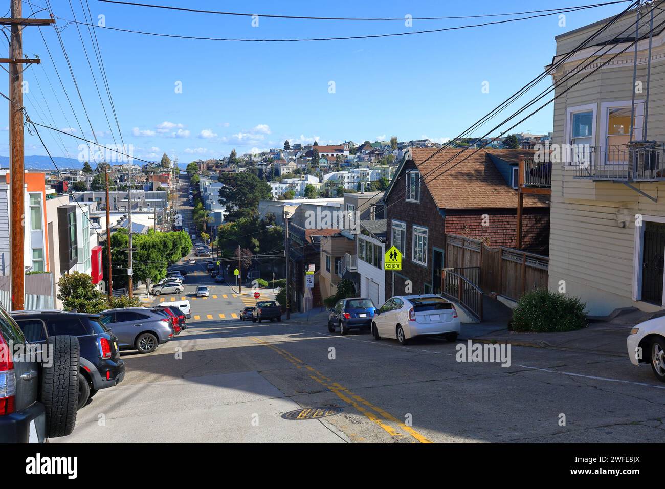 Vista generale di una strada nel quartiere di Potrero Hill a San Francisco. Foto Stock