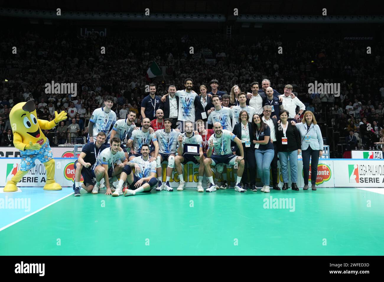 Monza Team visto in actina durante il "del Monte Coppa Italia" SuperLega 23/24 Gold Medal match tra Sir Susa Vim Perugia e Mint vero Volley Monza all'Unipol Arena. Punteggio finale; Perugia 3:1 Monza. Foto Stock