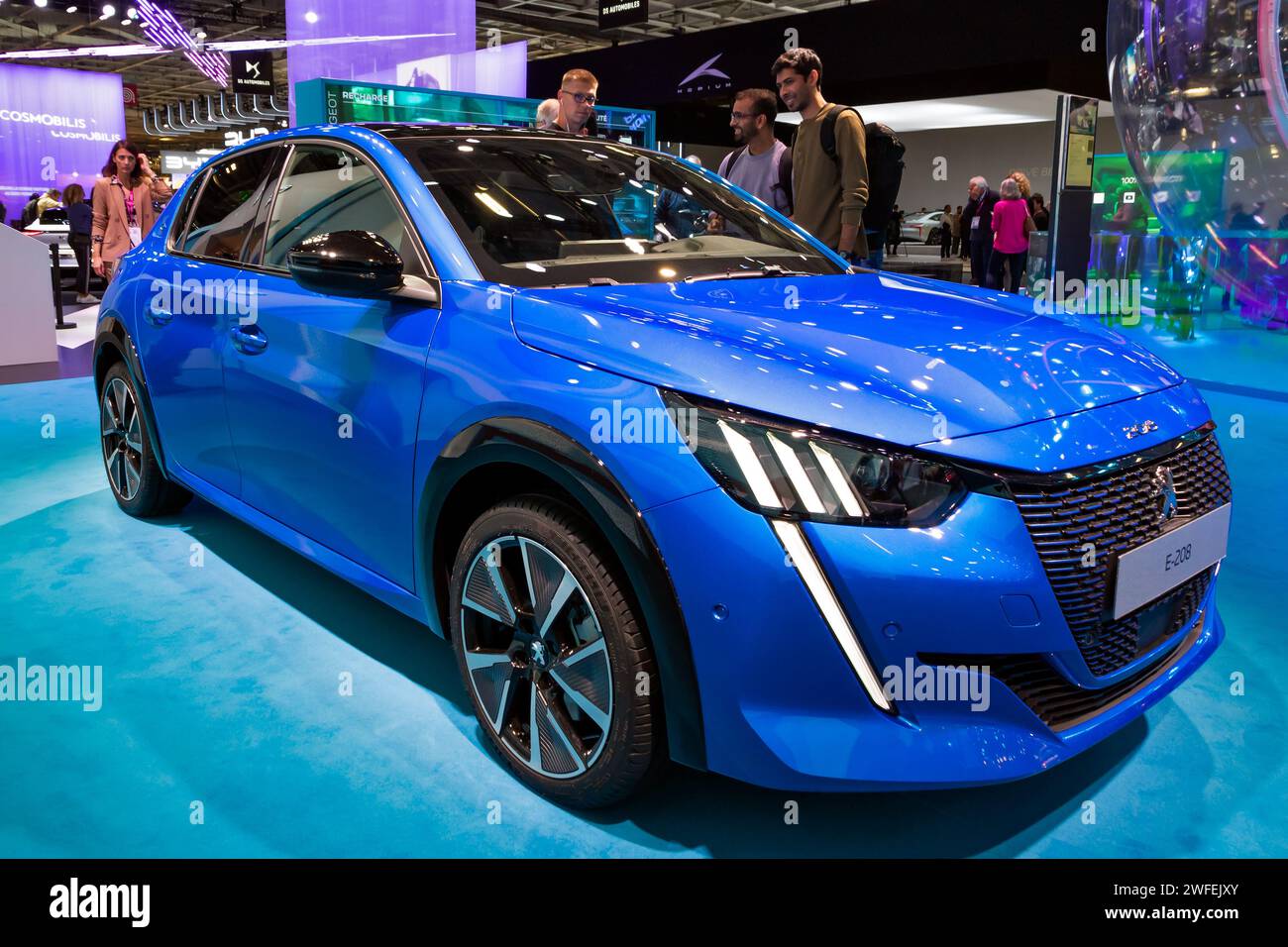 Peugeot e-208 auto completamente elettrica presentata al Salone dell'automobile di Parigi, Francia - 17 ottobre 2022. Foto Stock