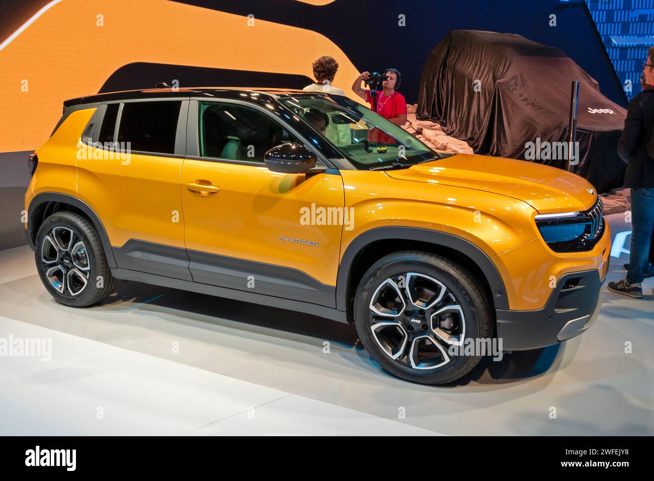 Jeep Avenger: svelato al Salone di Parigi 2022 il primo SUV elettrico del  brand 