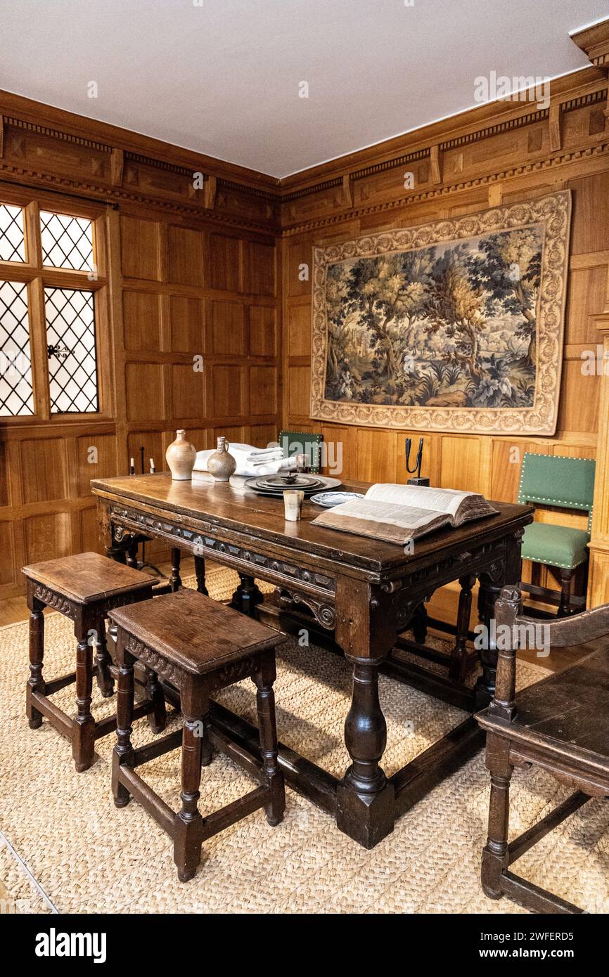 Una sala da pranzo degli anni '1630 al Museum of the Home, Londra, Inghilterra Foto Stock
