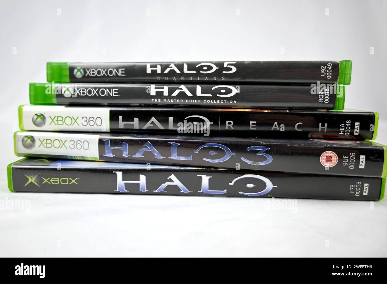 Halo video Games Stacked pile – Galles, Regno Unito – 29 gennaio 2024 Foto Stock