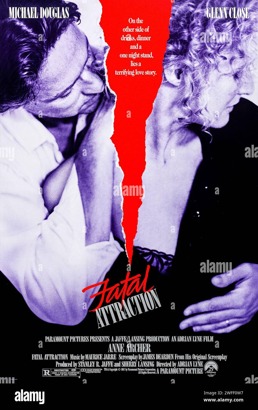 Fatal Attraction (1987), diretto da Adrian Lyne e interpretato da Michael Douglas, Glenn Close e Anne Archer. La situazione di una notte di un uomo sposato torna a perseguitarlo quando quell'amante inizia a perseguitarlo e la sua famiglia. Fotografia di un poster originale statunitense del 1987 a un foglio. ***SOLO USO EDITORIALE*** credito: BFA / Paramount Pictures Foto Stock