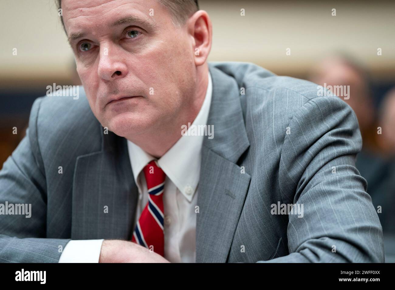 Washington, Stati Uniti. 30 gennaio 2024. Il direttore del contenzioso presso l'Immigration Reform Law Institute Christopher Hajec guarda durante una sottocommissione giudiziaria della camera sulla Costituzione e il governo limitato al confine meridionale presso il Campidoglio degli Stati Uniti a Washington, DC martedì 30 gennaio 2024. Foto di Bonnie Cash/UPI credito: UPI/Alamy Live News Foto Stock