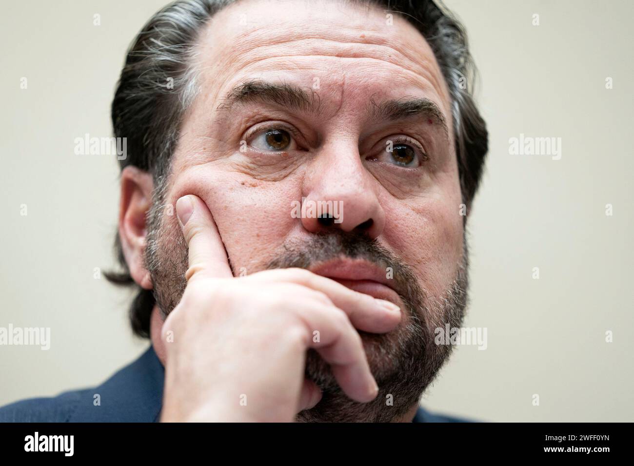 Washington, Stati Uniti. 30 gennaio 2024. L'ex procuratore generale dell'Arizona Mark Brnovich lo guarda. Durante una sottocommissione giudiziaria della camera sulla Costituzione e il governo limitato al confine meridionale presso il Campidoglio degli Stati Uniti a Washington, DC martedì 30 gennaio 2024. Foto di Bonnie Cash/UPI credito: UPI/Alamy Live News Foto Stock