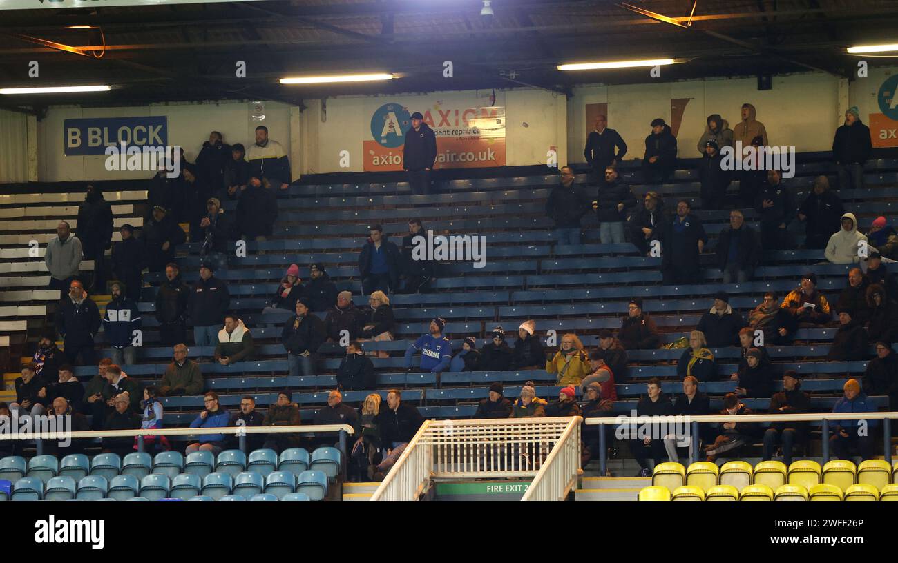 Peterborough, Regno Unito. 30 gennaio 2024. Tifosi di Wimbledon al Peterborough United contro AFC Wimbledon EFL Trophy, al Weston Homes Stadium, Peterborough, Cambridgeshire, il 30 gennaio 2024. Credito: Paul Marriott/Alamy Live News Foto Stock