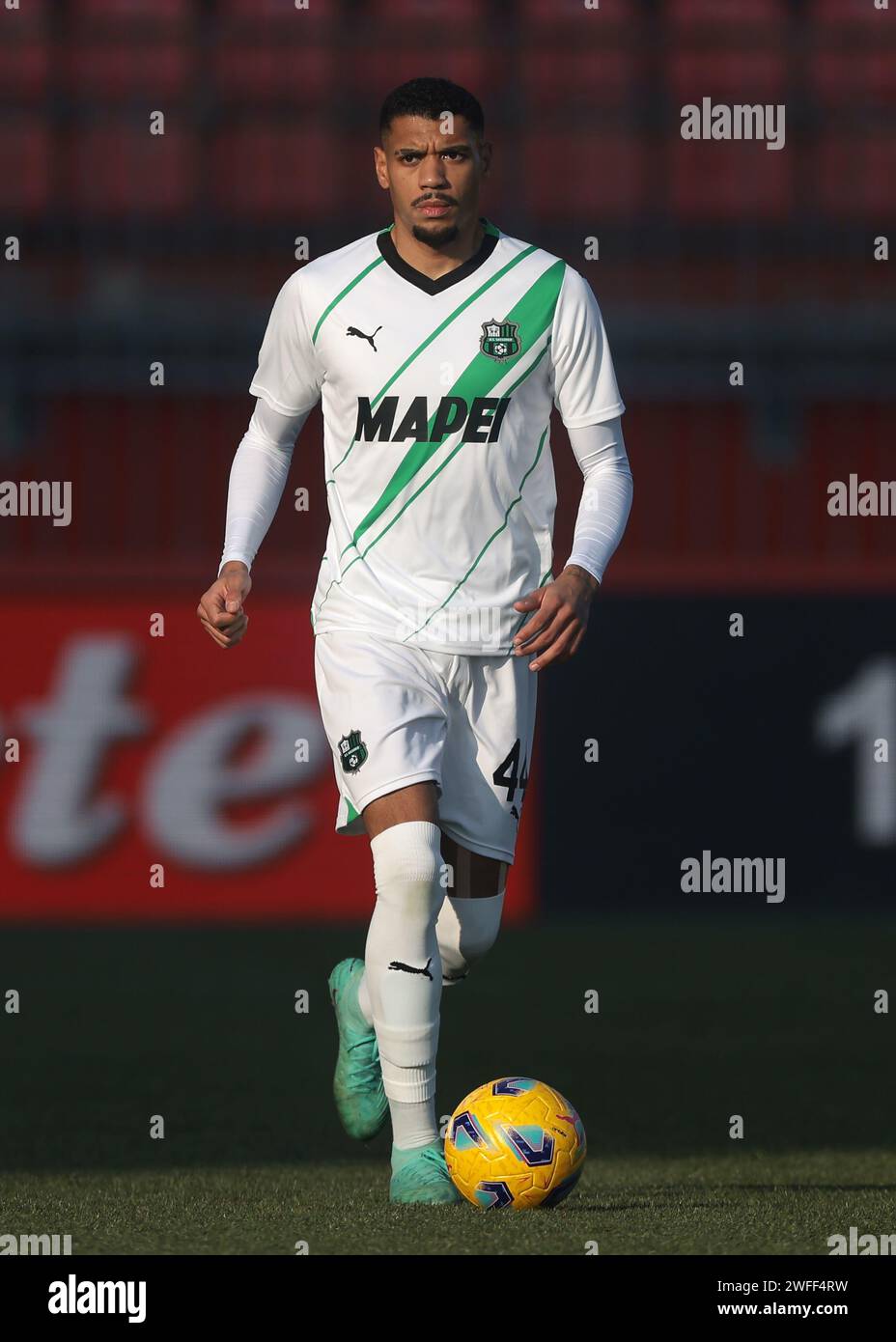 Monza, Italia. 28 gennaio 2024. Ruan Tressoldi degli Stati Uniti Sassuolo durante la partita di serie A allo stadio U-Power di Monza. Il credito fotografico dovrebbe leggere: Jonathan Moscrop/Sportimage Credit: Sportimage Ltd/Alamy Live News Foto Stock