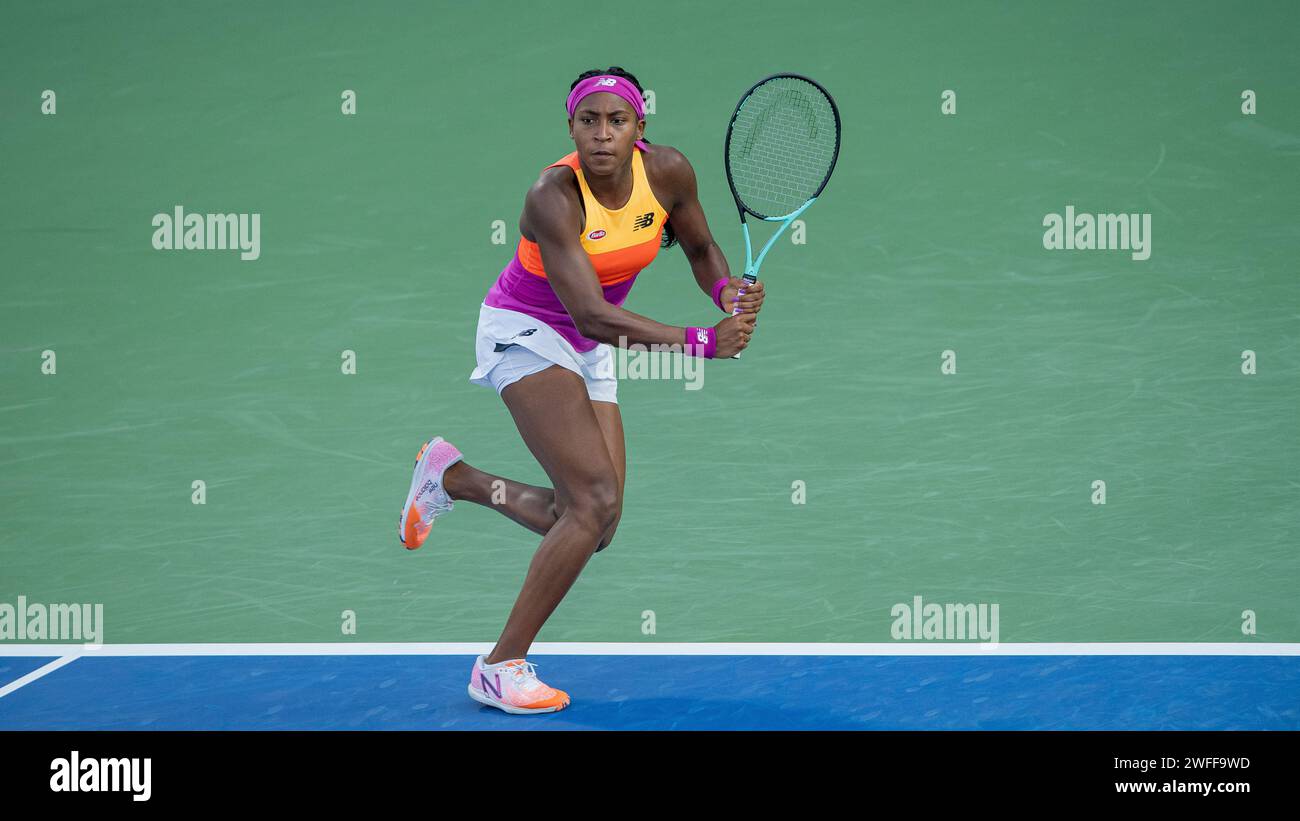 Cori Gauff degli Stati Uniti contro Jessica Pegula degli Unites States durante il loro Singles Round 1 match nell'ambito del Dubai Duty Free Tennis Championships WTA 500 il 14 febbraio 2022 a Dubai, Emirati Arabi Uniti. Foto di Victor Fraile / Power Sport Images Foto Stock