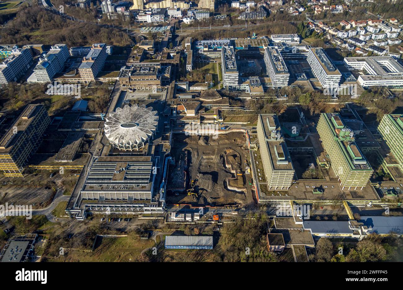 Luftbild, Gebäudekomplex der RUB Ruhr-Universität Bochum, Baustelle Ersatzneubau NA, muschelartige form rundes Gebäude Audimax Hörsaal, Mensa Gebäude, Querenburg, Bochum, Ruhrgebiet, Nordrhein-Westfalen, Deutschland ACHTUNGxMINDESTHONORARx60xEURO *** Vista aerea, complesso edilizio della RUB Ruhr University Bochum, sostituzione del cantiere nuovo edificio NA, edificio rotondo a forma di conchiglia sala conferenze Audimax, edificio mensa, Querenburg, Bochum, zona della Ruhr, Renania settentrionale-Vestfalia, Germania ATTENTIONxMINDESTHONORARx60xEURO Foto Stock