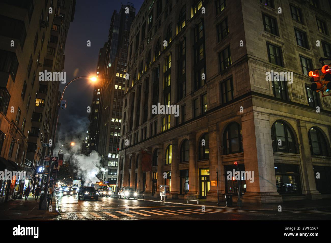 Traffico notturno su Madison Avenue - New York City, USA Foto Stock