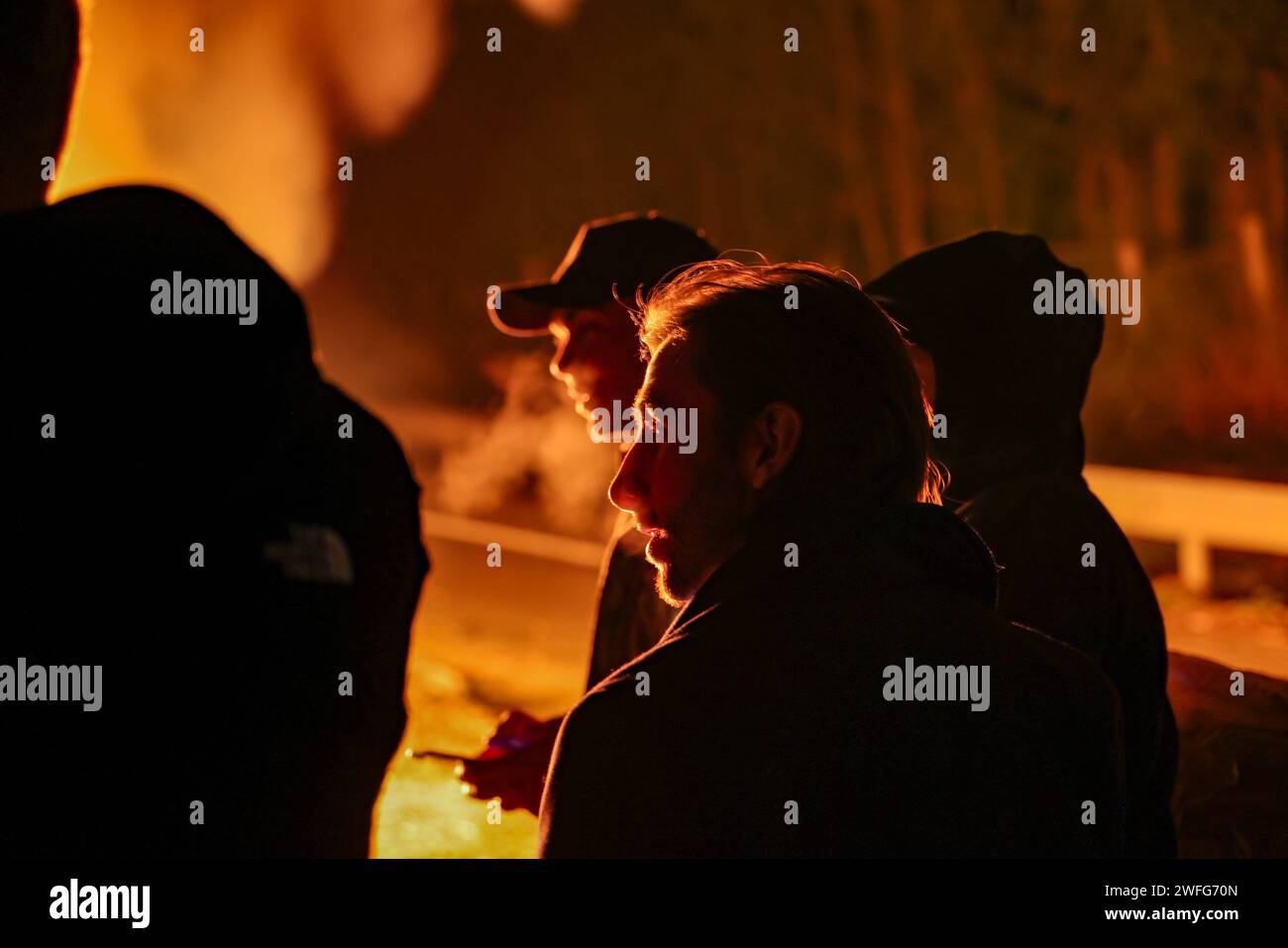 Marsiglia, Francia. 30 gennaio 2024. © PHOTOPQR/LA PROVENCE/Gilles Bader ; Marsiglia ; 30/01/2024 ; nuit avec les Agricteurs sur l A51 Marsiglia; 01/30/2024; l'autostrada A51 rimane bloccata in entrambe le direzioni allo svincolo con l'autostrada A8. Gli agricoltori continuano le loro azioni di protesta. Foto: Di notte con i contadini sull'autostrada A51. Credito: MAXPPP/Alamy Live News Foto Stock