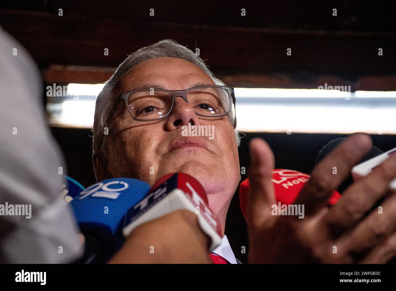 Cali, Colombia. 30 gennaio 2024. Il ministro della giustizia della Colombia Nestor Osuna parla ai media durante il Forum sulla sicurezza ospitato nella città di Cali, Colombia, il 30 gennaio 2024. Foto di: Sebastian Marmolejo/Long Visual Press Credit: Long Visual Press/Alamy Live News Foto Stock