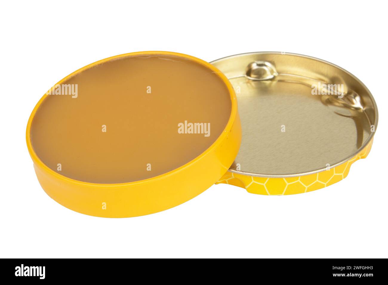 Lucidare a cera con pennello su sfondo bianco. Accessori per la cura delle scarpe Foto Stock