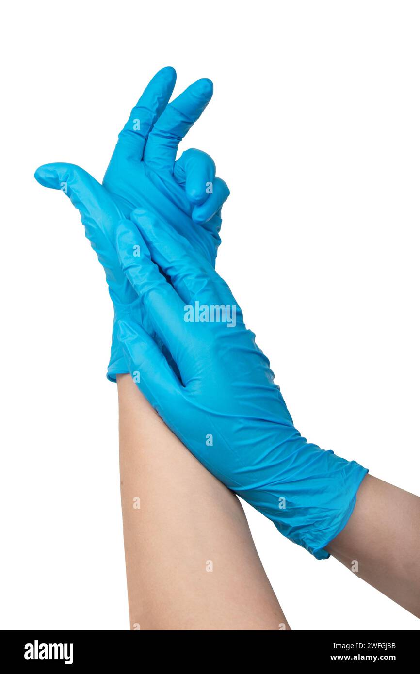 Medico che indossa guanti in nitrile blu isolati su sfondo bianco Foto Stock