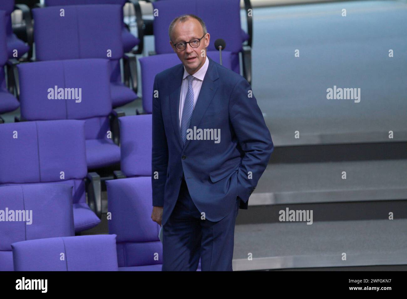 Berlino, Deutschland, 22.09.2023: Sitzungswoche im Deutschen Bundestag Friedrich Merz, CDU, läuft durchs Plenum. *** Berlino, Germania, 22 09 2023 settimana di seduta nel Bundestag tedesco Friedrich Merz, CDU, attraversa il plenum Copyright: XdtsxNachrichtenagenturx dts 22577 Foto Stock