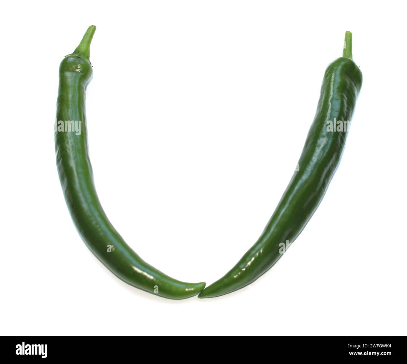 Lettera U a base di peperoncino verde alfabetico ABC maiuscole di peperoncino, pepe, per testo, enciclopedia, libro di cucina, libri di cucina, menu Foto Stock