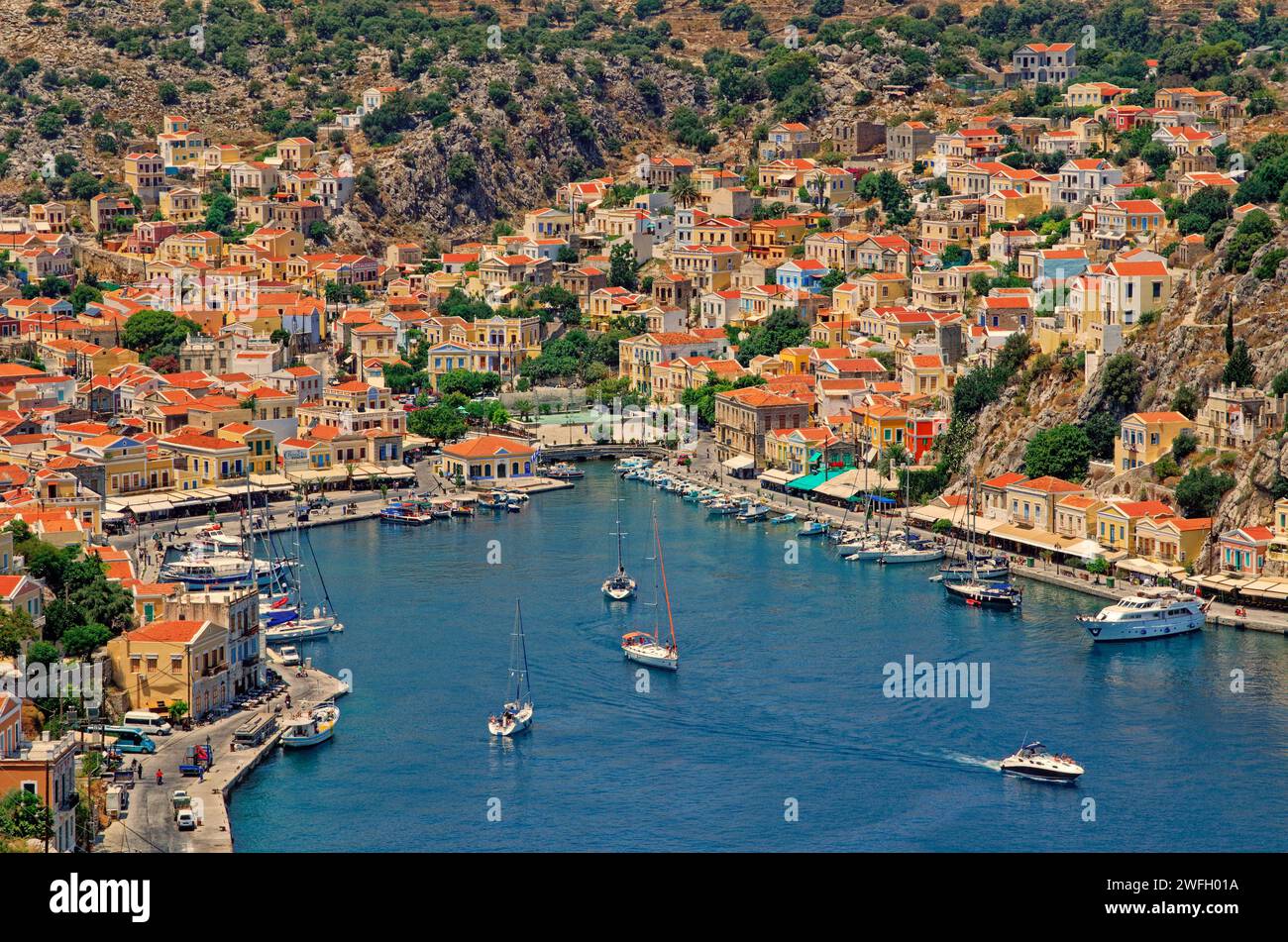 Porto di Symi, isola greca di Symi, Egeo Dodecaneso Isola Gruppo, Grecia. Foto Stock