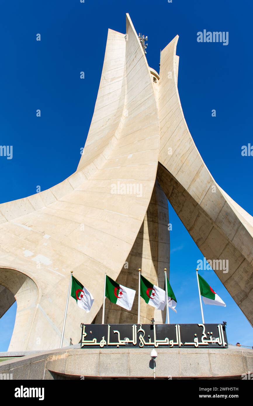 L'ingresso del Museo Nazionale Algeria di Moudjahid nel monumento Maqam Echahid. Foto Stock