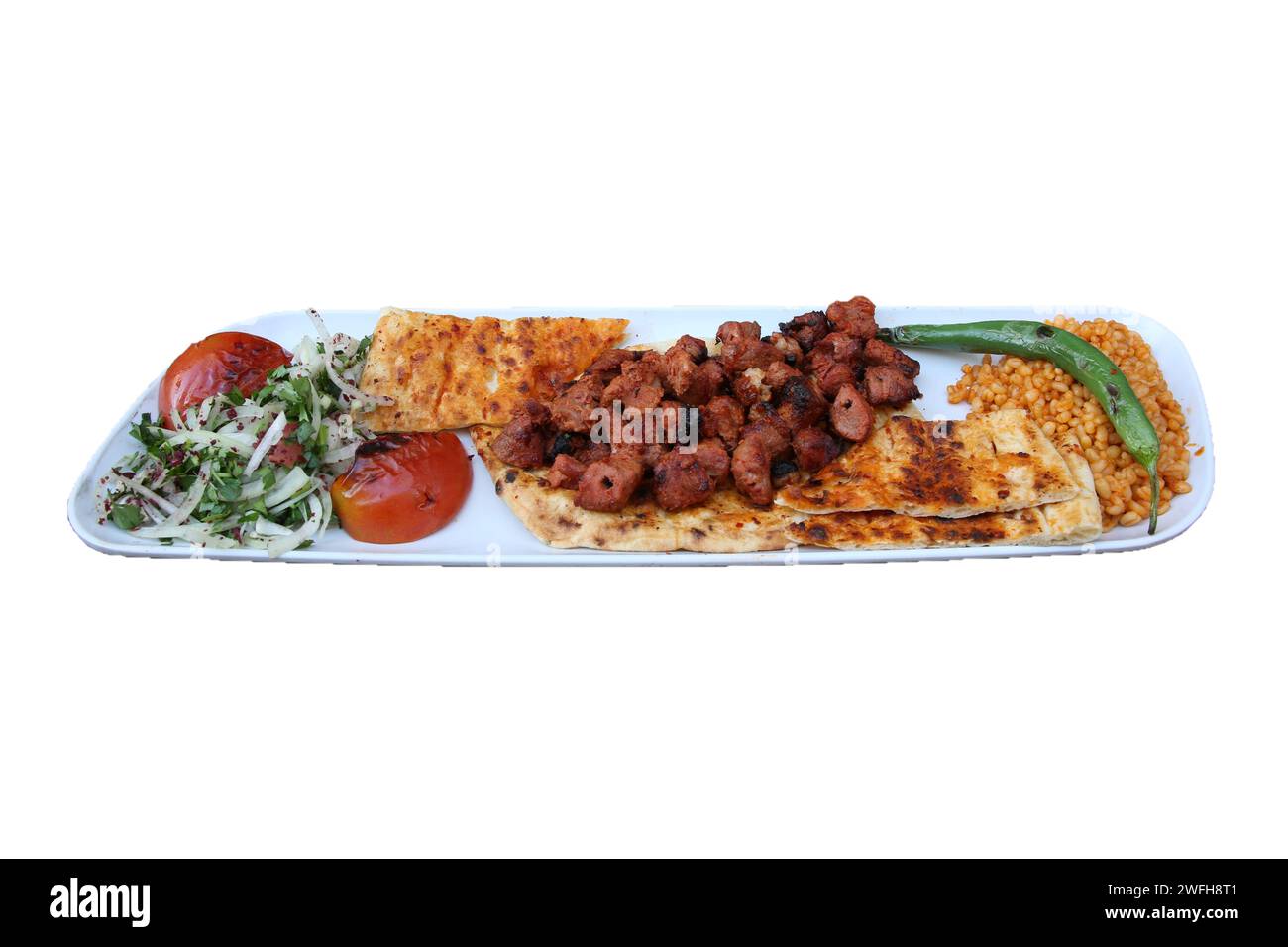Kebab shish di agnello, tradizionale kebab turco, isolato su sfondo bianco Foto Stock