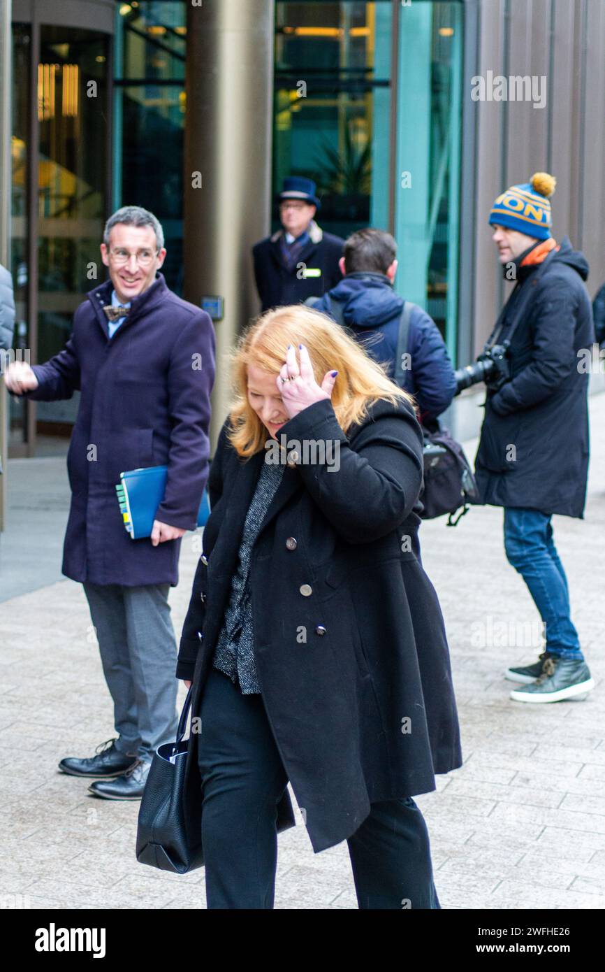 Belfast, Regno Unito, 31 01 2024, Naomi Long parla ai media fuori dal Grand Central Hotel Belfast credito: HeadlineX/Alamy Foto Stock