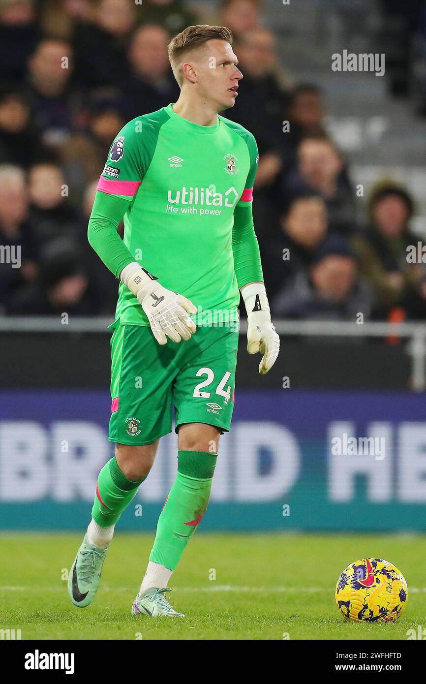 Luton Town portiere Thomas Kaminski durante la partita di calcio del campionato inglese di Premier League tra Luton Town e Brighton e Hove Albion il 30 gennaio 2024 a Kenilworth Road a Luton, in Inghilterra Foto Stock