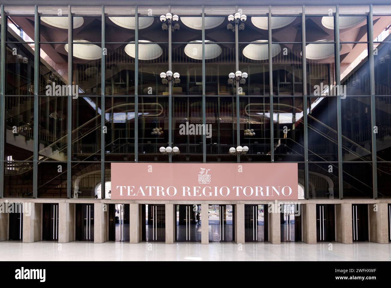 Torino, Italia - 22 mar 2023: Sala d'ingresso del Teatro Regio Foto Stock