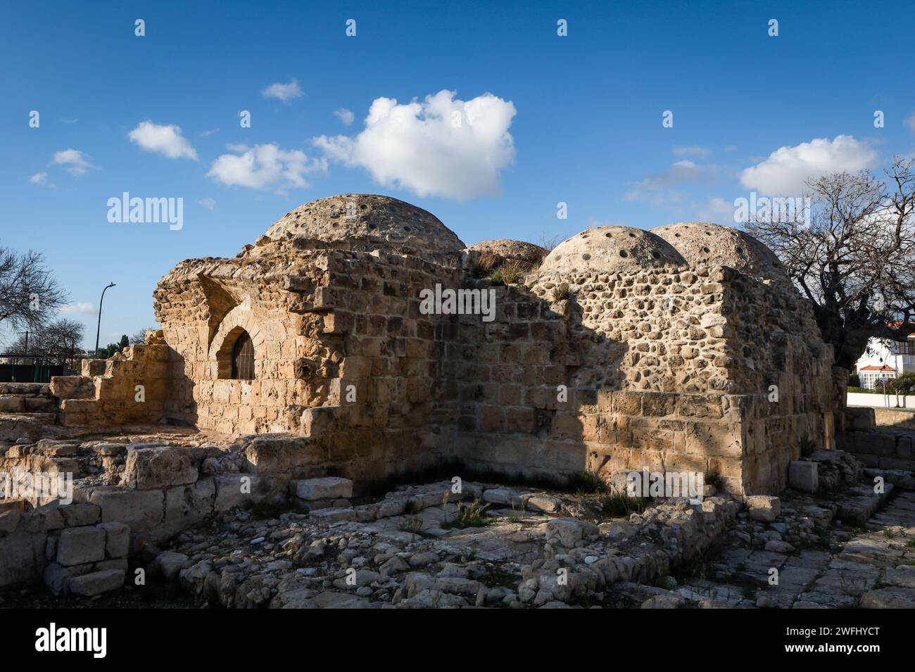 Paphos, Cipro - 23 dicembre 2023: Rovine storiche del bagno turco. Foto Stock