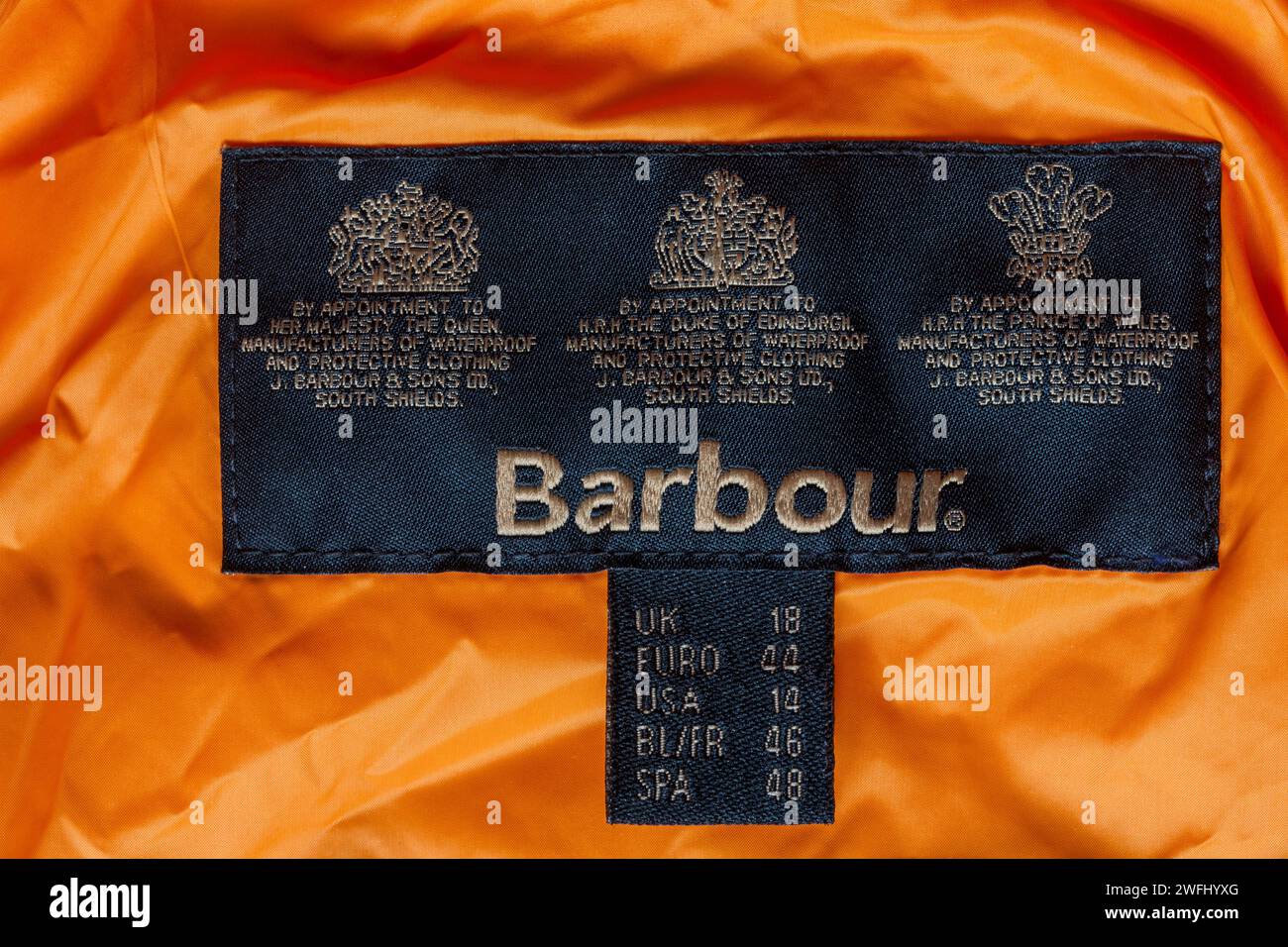 Etichetta all'interno del gilet Barbour donna in piuma di fibra - Royal Warrant Foto Stock