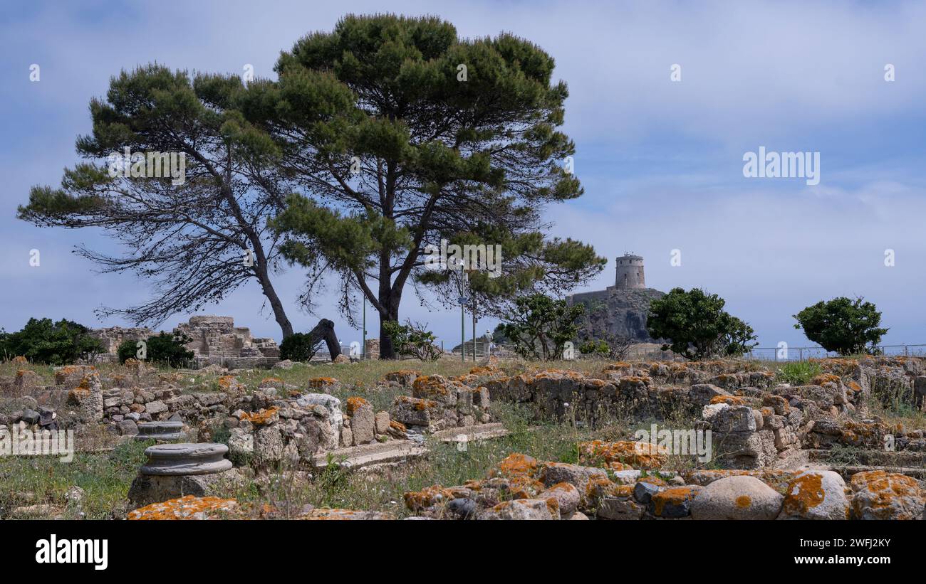 Rovine archeologiche di Nora, antica città pre-romana su una penisola nei pressi di Pola, Sardegna, Italia Foto Stock