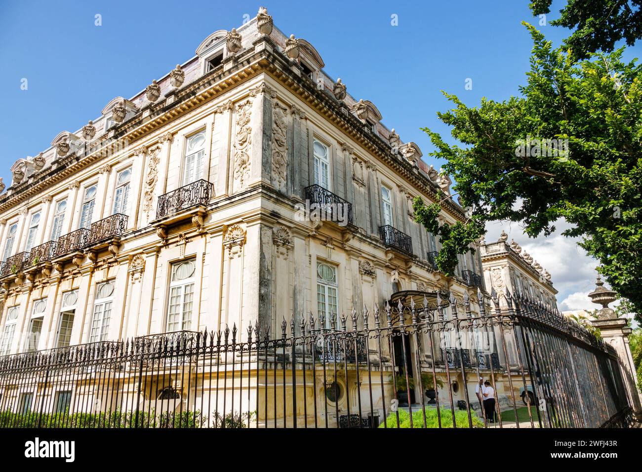 Merida Mexico, zona Paseo Montejo Centro, Casas Gemelas/Camara Twin Chamber Houses, architettura in stile Beaux Arts secondo Impero francese, ornamentale in legno battuto Foto Stock