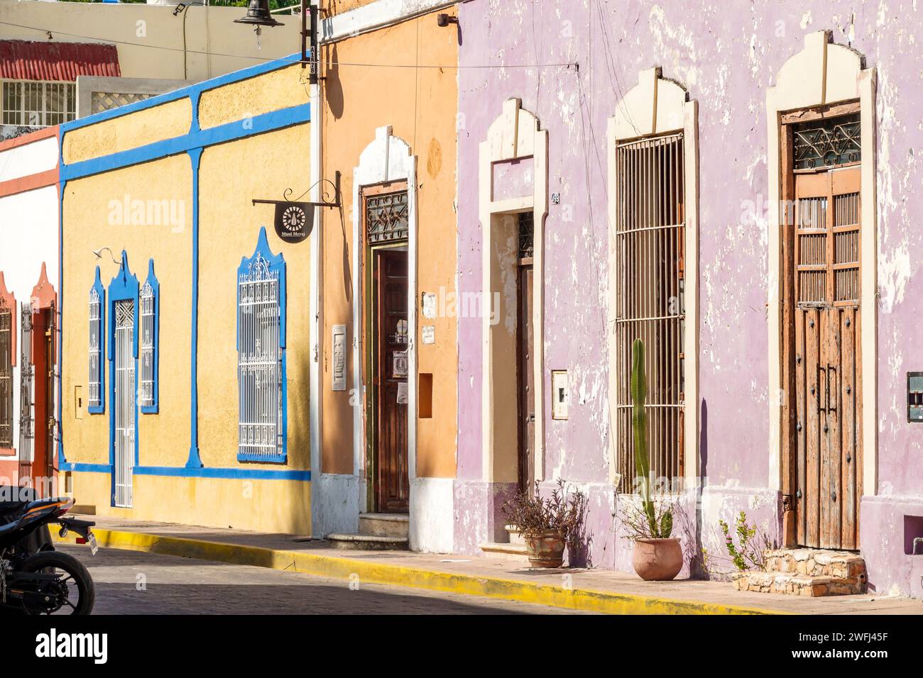 Merida Mexico, zona Paseo Montejo Centro, Calle 45, esterno, ingresso anteriore dell'edificio, residenza storica, case residenze case, Mexica Foto Stock