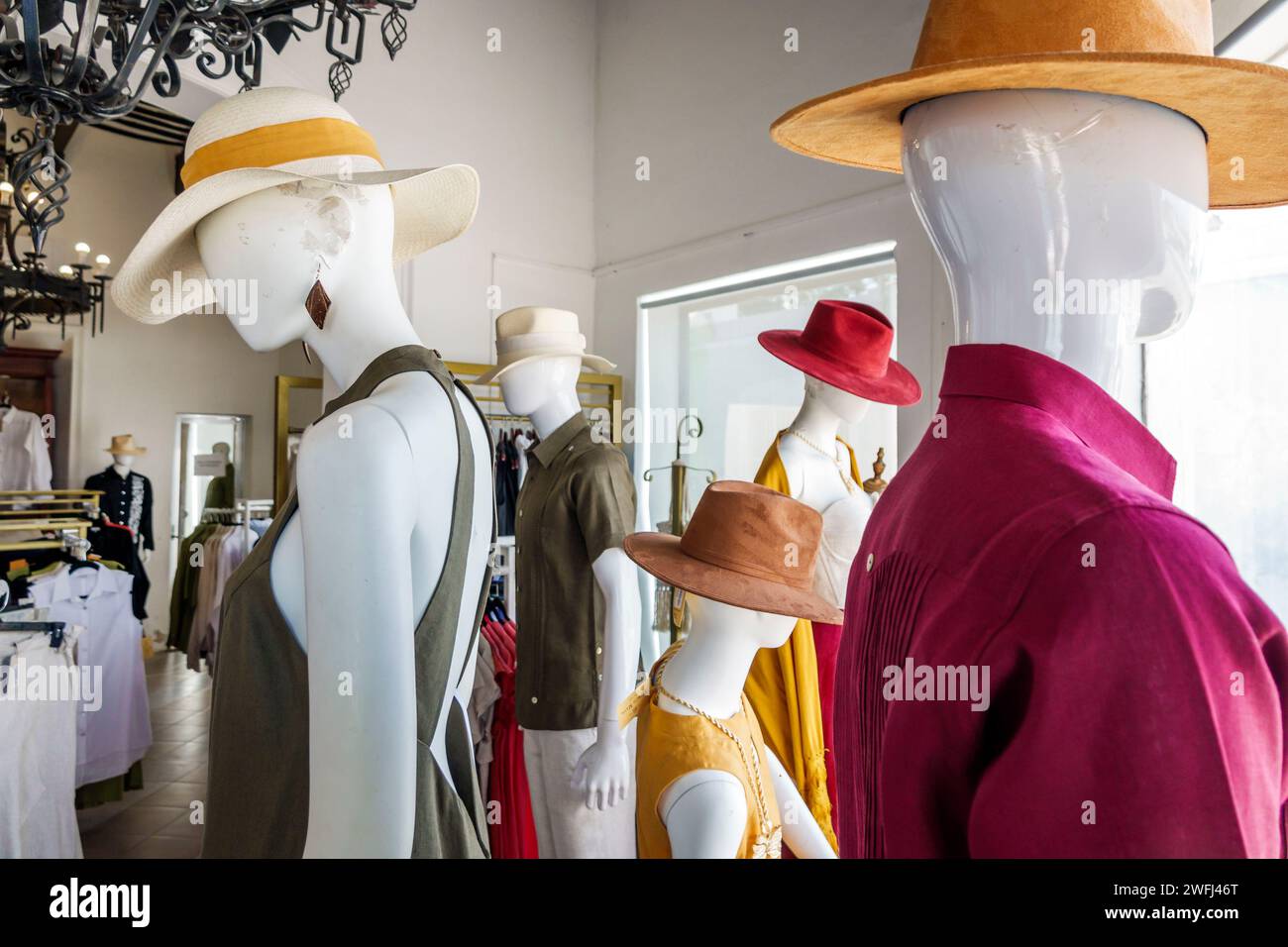 Merida Mexico, zona Paseo Montejo Centro, negozi di abbigliamento, affari commerciali, mercanti, mercati, vendita, acquisto, shopping Foto Stock