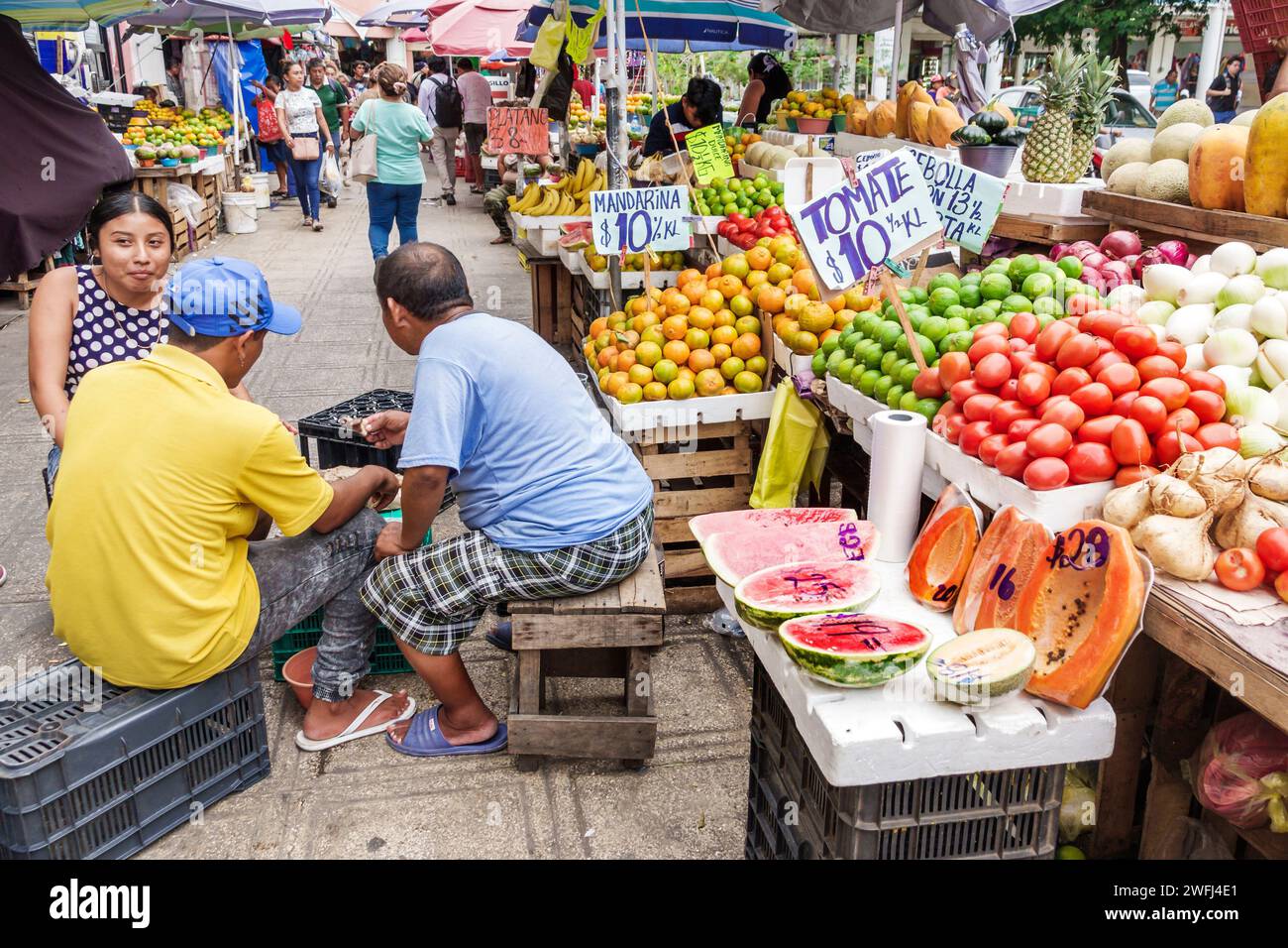 Merida Mexico, centro storico, Calle 56A, quartiere commerciale, frutta, pomodori arance, Lucas de Galvez Market mercado, st Foto Stock