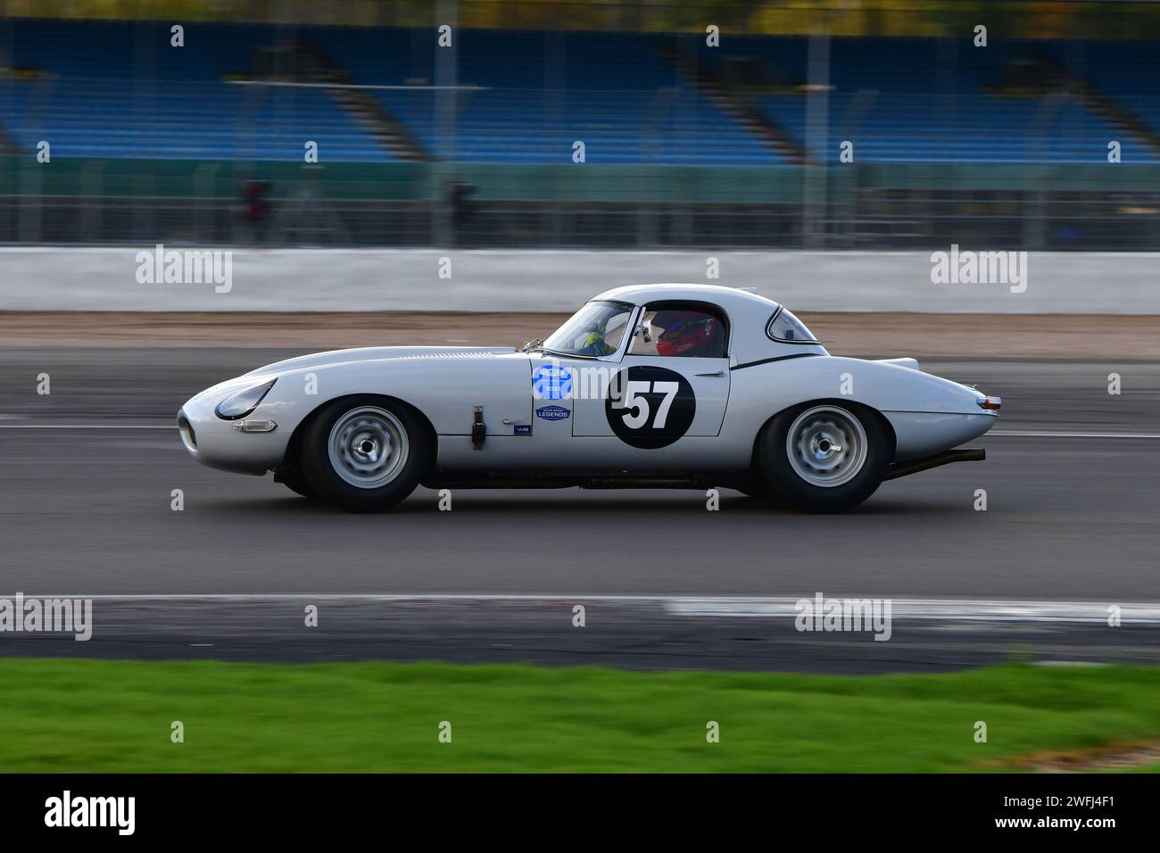 Jonathan Mitchell, Jaguar e-Type semi-leggera, Jaguar Classic Challenge per le vetture Jaguar pre-1966, i veicoli idonei includono: Pre-"66 e-TYPE, C AN Foto Stock