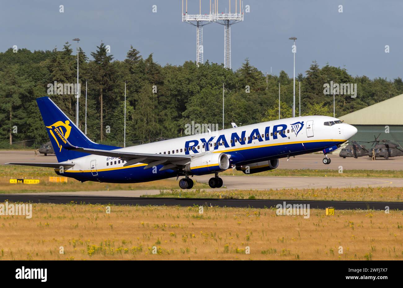 Volo passeggeri Ryanair Boeing 737 in partenza dall'aeroporto di Eindhoven. Paesi Bassi - 22 giugno 2018 Foto Stock