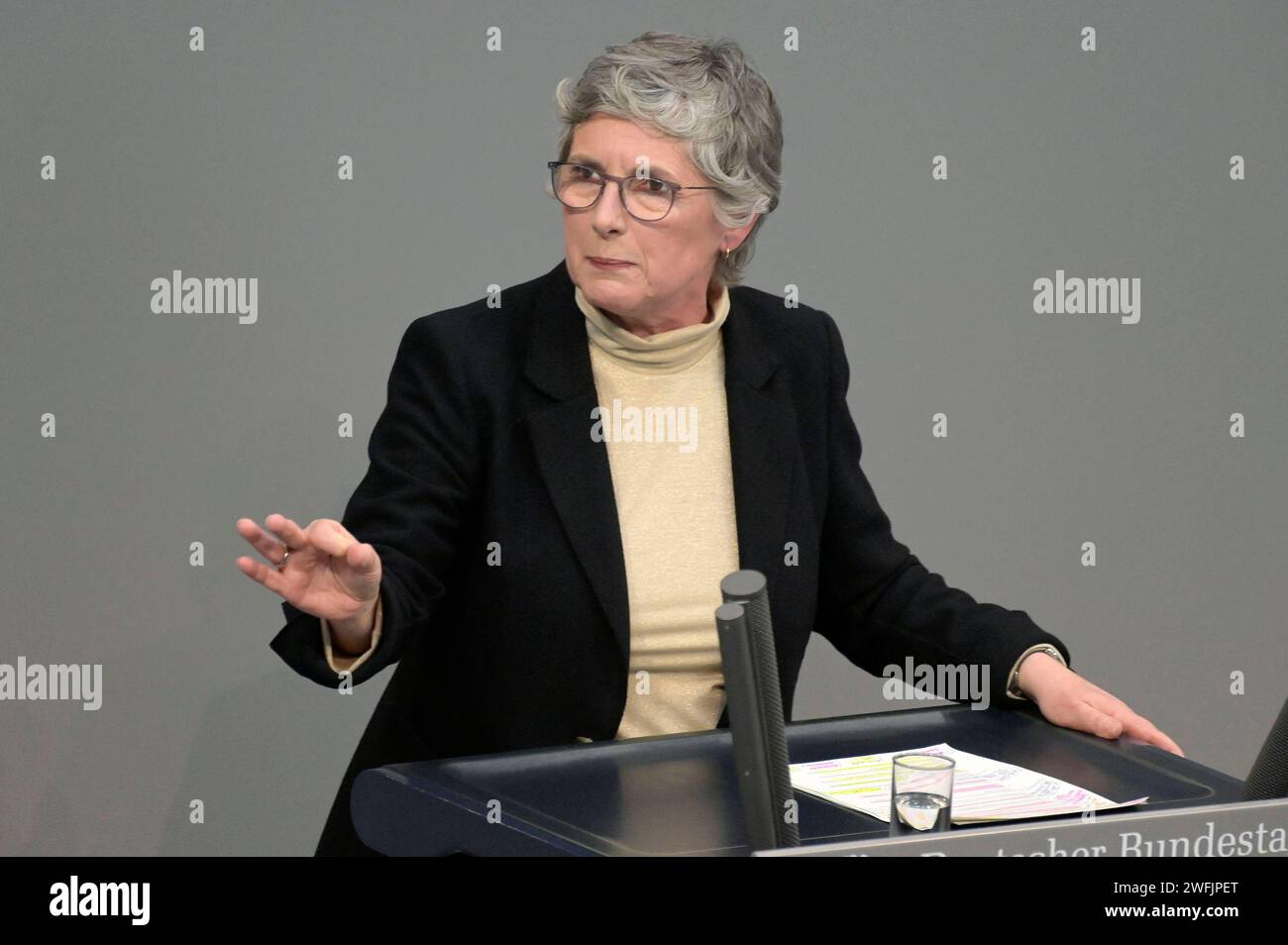 Britta Haßelmann in der 150. Sitzung des Deutschen Bundestages im Reichstagsgebäude. Berlino, 31.01.2024 *** Britta Haßelmann alla 150a sessione del Bundestag tedesco nell'edificio del Reichstag Berlino, 31 01 2024 foto:XF.xKernx/xFuturexImagex bundestagssitzung150 4154 Foto Stock